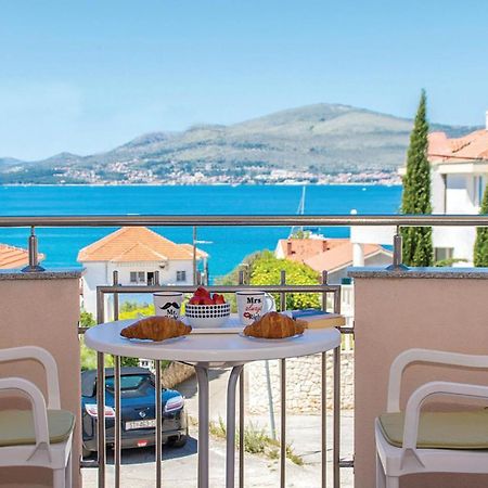 1 Bedroom Stunning Apartment In Okrug Gornji Trogir Eksteriør bilde