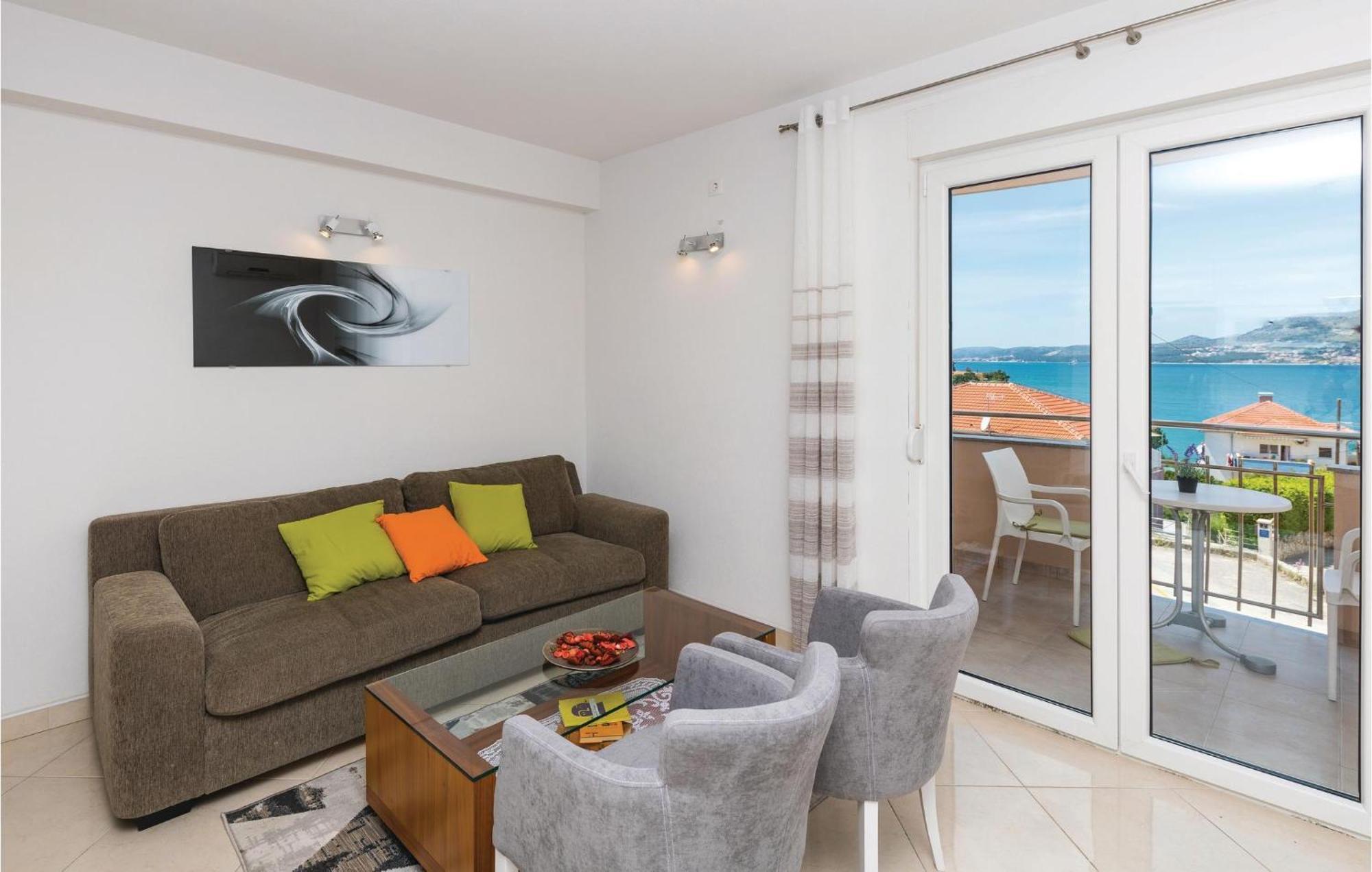 1 Bedroom Stunning Apartment In Okrug Gornji Trogir Eksteriør bilde