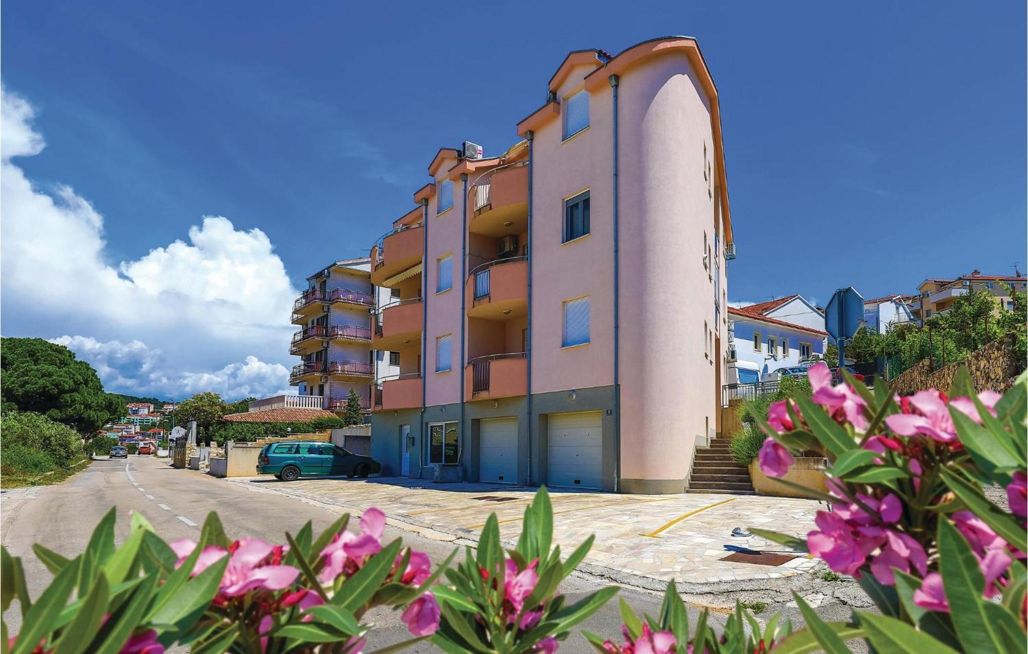 1 Bedroom Stunning Apartment In Okrug Gornji Trogir Eksteriør bilde
