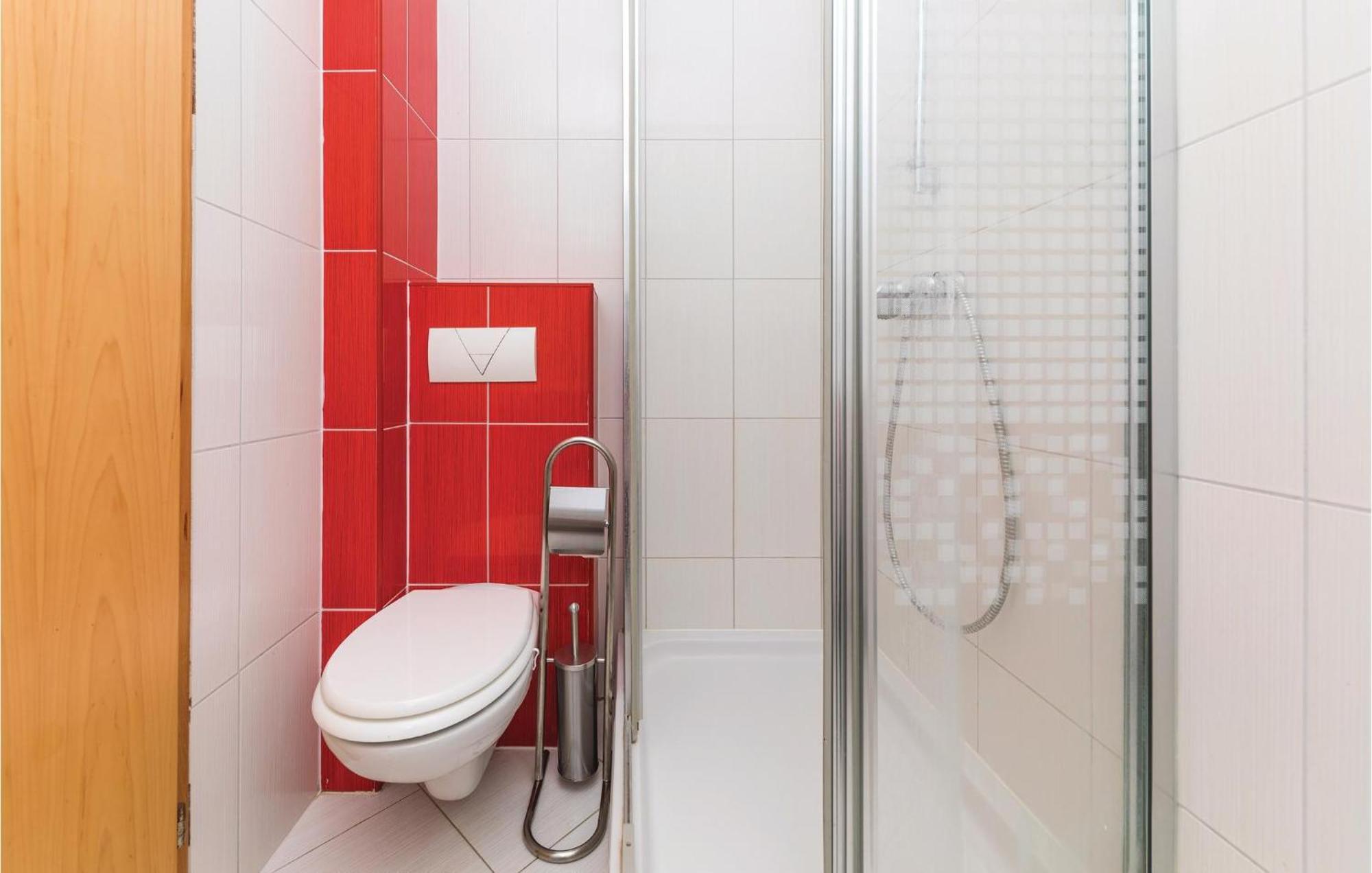 1 Bedroom Stunning Apartment In Okrug Gornji Trogir Eksteriør bilde