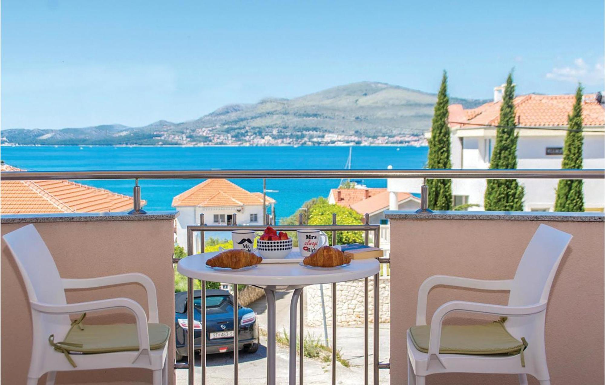 1 Bedroom Stunning Apartment In Okrug Gornji Trogir Eksteriør bilde